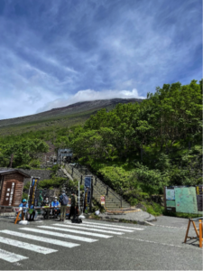 2021年7月10日　富士宮口開山　山頂付近は強風でした